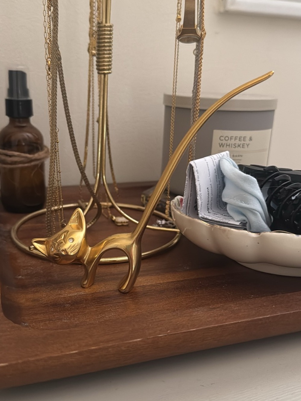 Brass cat ring holder